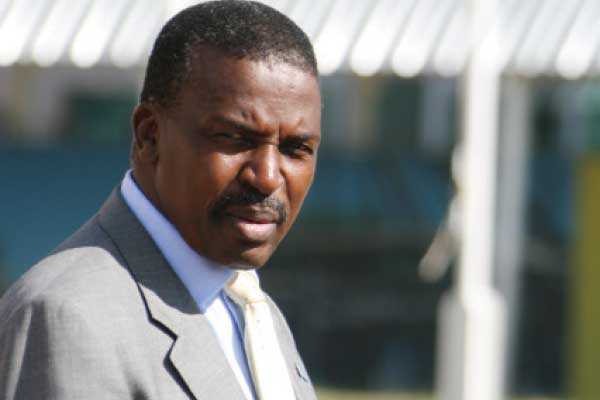 Agents say DISS practices favouritism