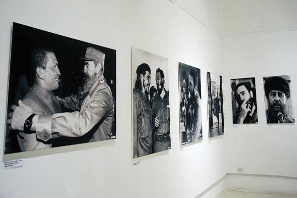 Fidel Castro’s intriguing life shown in black and white