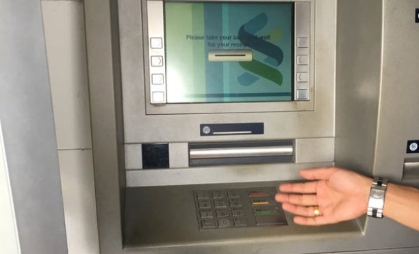 StanChart ATMs dispenses US dollars